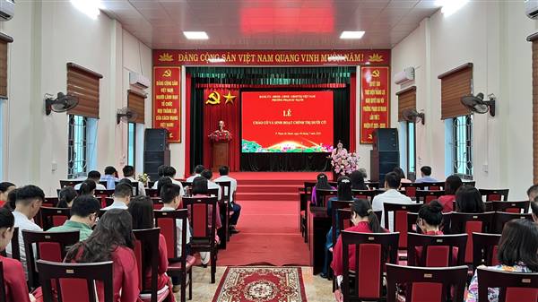 Đảng ủy phường Phạm Sư Mạnh tổ chức Lễ chào cờ và sinh hoạt chính trị dưới cờ tháng 7/2026
