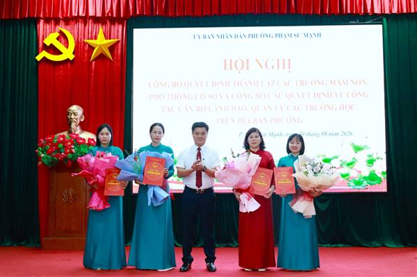 Phường Phạm Sư Mạnh tổ chứuc hội nghị công bố Quyết định thành lập các trường học và công tác cán bộ quản lý