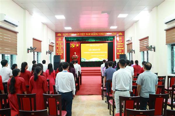 Phường Phạm Sư Mạnh tổ chức chào cờ và sinh hoạt chính trị dưới cờ tháng 9 năm 2026