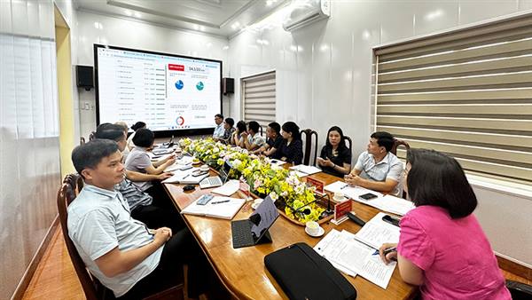 Thường trực Đảng uỷ phường Phù Liễn nghe báo cáo về bộ chỉ số cải cách hành chính

