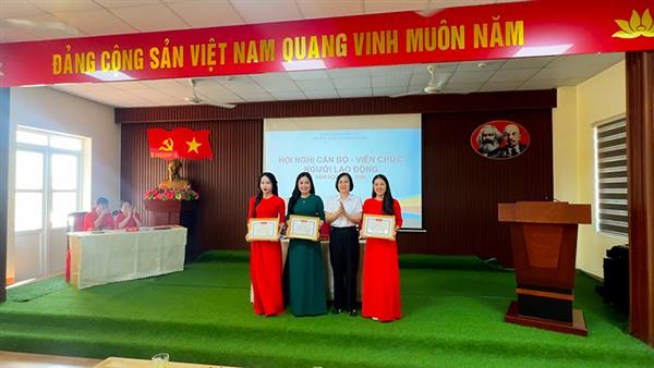 Trường Mầm non Hoa Phượng tổ chức hội nghị Cán bộ - Viên chức – Người lao động năm học 2025 – 2026