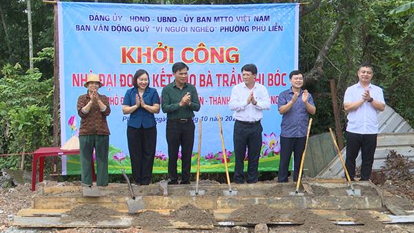 Khởi công xây dựng nhà Đại đoàn kết cho gia đình bà Trần Thị Bóc - hộ gia đình có hoàn cảnh đặc biệt khó khăn ở tổ dân phố Đẩu Vũ