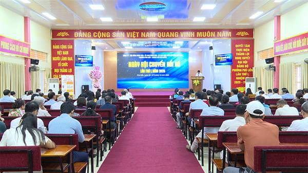 Hội thảo “Chuyển đổi số toàn diện trong giáo dục và đào tạo kỹ năng số cho học sinh”