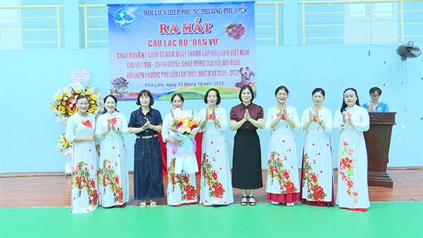 Hội Liên hiệp Phụ nữ phường ra mắt câu lạc bộ Dân vũ