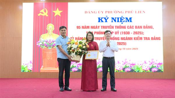 Đảng ủy phường kỷ niệm 95 năm Ngày truyền thống ngành Tổ chức xây dựng Đảng, Công tác Dân vận của Đảng và Văn phòng cấp uỷ, kỷ niệm 77 năm Ngày truyền thống Ngành Kiểm tra Đảng