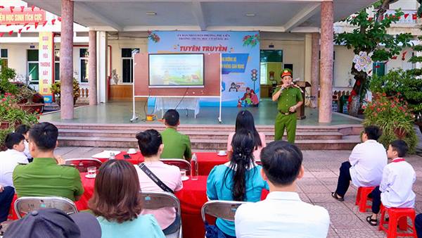 Trường THCS Bắc Hà tuyên truyền an toàn giao thông, an ninh mạng, phòng chống ma túy và bạo lực học đường