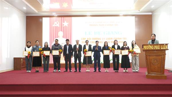 Trung tâm Chính trị phường Phù Liễn bế giảng lớp bồi dưỡng lý luận chính trị dành cho đảng viên mới khóa I