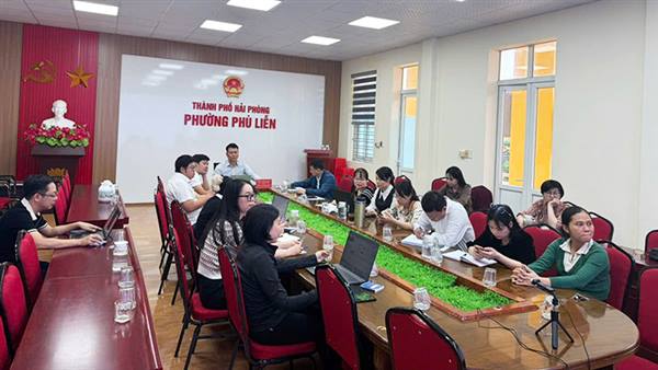 Phường Phù Liễn tham gia hội nghị trực tuyến “Tập huấn hướng dẫn thực hiện thủ tục hành chính không phụ thuộc vào địa giới hành chính; tháo gỡ khó khăn, vướng mắc trong thực hiện thủ tục hành chính ở Trung tâm Phục vụ hành chính công cấp xã”