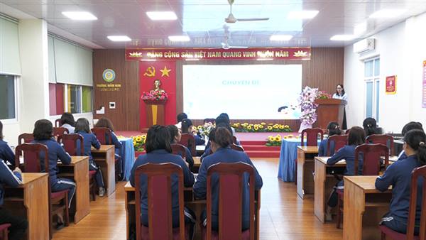 Chi bộ trường Mầm non Hướng Dương sinh hoạt chuyên đề “Phát huy năng lực số của đảng viên để kiến tạo môi trường giáo dục mầm non an toàn, thông minh và phát triển toàn diện cho trẻ”