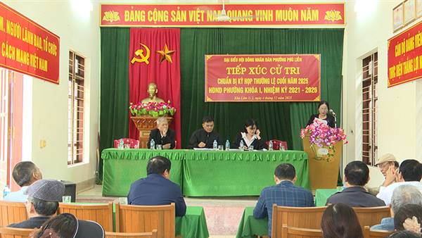 Đồng chí Phó Bí thư Đảng ủy, Chủ tịch UBND phường Phạm Văn Diện cùng các đại biểu trong tổ đại biểu HĐND phường số 5 tiếp xúc cử tri các tổ dân phố Kha Lâm 1, Kha Lâm 2 chuẩn bị kỳ họp thường lệ cuối năm 2025 HĐND phường khóa I, nhiệm kỳ 2021 – 2026