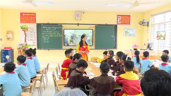 Trường Tiểu học Kim Đồng tổ chức chuyên đề cấp cụm “Ứng dụng chuyển đổi số và lồng ghép giáo dục lịch sử địa phương trong môn Lịch sử và địa lí lớp 5”