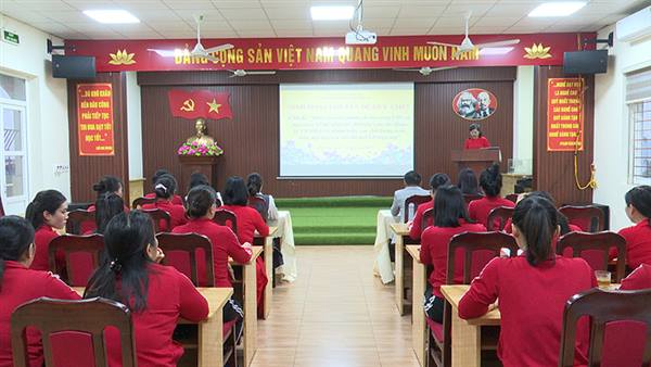 Chi bộ Trường Mầm non Hoa Phượng tổ chức sinh hoạt chuyên đề với chủ đề “Đảng viên tiên phong đi đầu trong chuyển đổi số và ứng dụng trí tuệ nhân tạo (AI) trong công tác quản lý, chăm sóc, giáo dục trẻ nhằm nâng cao chất lượng toàn diện, đáp ứng yêu cầu đổi mới giáo dục hiện nay”