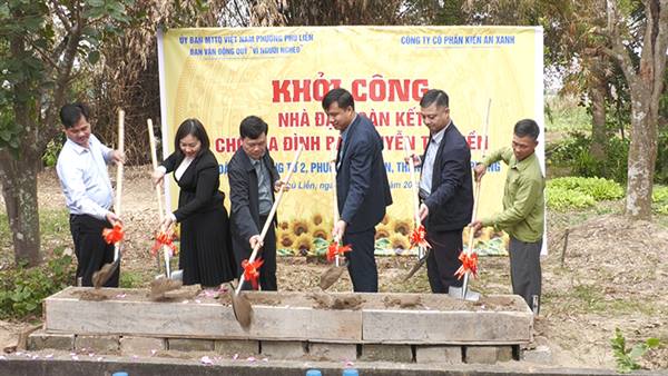 Khởi công xây dựng nhà Đại đoàn kết cho gia đình bà Nguyễn Thị Hiền, tổ dân phố Đồng Tử 2