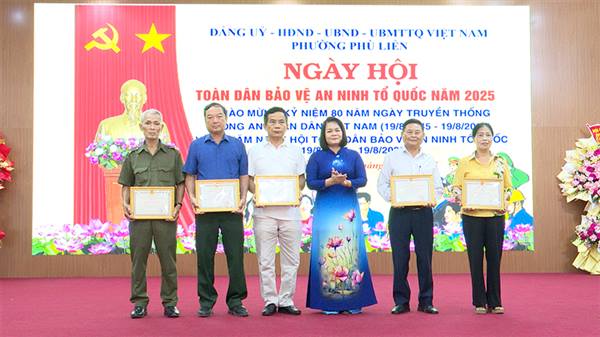 Phường&nbsp;Phù Liễn&nbsp;tổ chức “Ngày hội toàn dân bảo vệ an ninh Tổ quốc” chào mừng kỷ niệm 80 năm Ngày truyền thống Công an nhân dân Việt Nam, 20 năm “Ngày hội Toàn dân bảo vệ an ninh Tổ quốc”