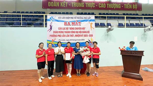 Hội Liên hiệp Phụ nữ phường ra mắt câu lạc bộ “Bóng chuyền hơi” chào mừng thành công Đại hội đại biểu Đảng bộ phường Phù Liễn lần thứ nhất, nhiệm kỳ 2025 – 2030
