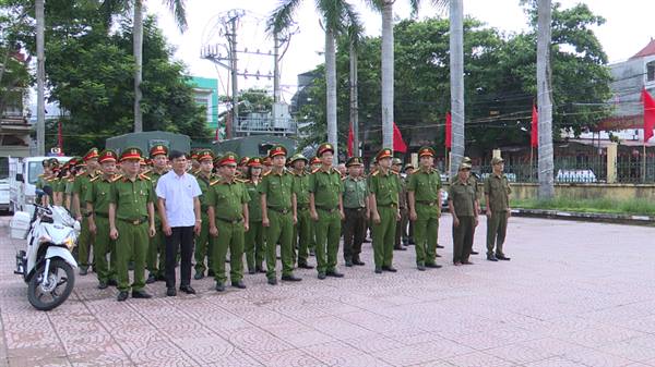 Công an phường Phù Liễn ra quân cao điểm tấn công, trấn áp tội phạm, đảm bảo an ninh, trật tự, bảo vệ tuyệt đối an ninh, an toàn đại hội Đảng các cấp, các hoạt động lễ kỷ niệm, các sự kiện chính trị quan trọng trên địa bàn