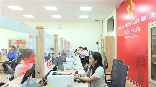 Trung tâm Phục vụ hành chính công phường Phù Liễn:&nbsp;gần dân, sát dân, tận tâm phục vụ tổ chức và công dân
