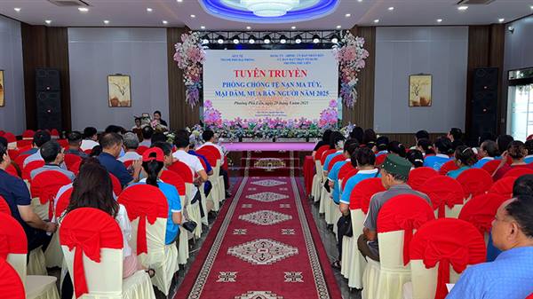 Uỷ ban Mặt trận Tổ quốc Việt Nam phường triển khai mô hình Dân vận khéo “Hòm thư số” và tuyên truyền, phổ biến pháp luật về phòng, chống ma túy, phòng, chống mại dâm, mua bán người