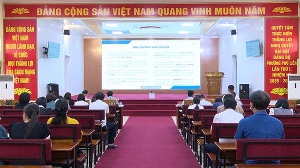 Hội nghị Báo cáo viên thành phố tháng 8 năm 2025