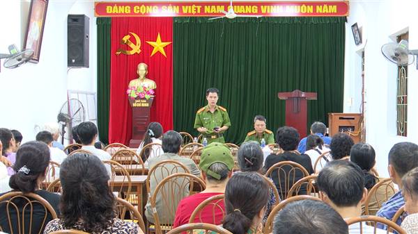 Phường Phù Liễn tăng cường hỗ trợ người dân trong thực hiện thủ tục hành chính bằng nhiều hình thức