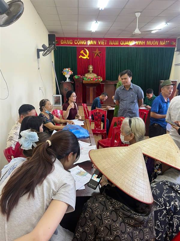 Phường Phù Liễn chi, phát quà của Nhà nước nhân dịp Quốc khánh 2/9 cho toàn thể người dân trên địa bàn phường