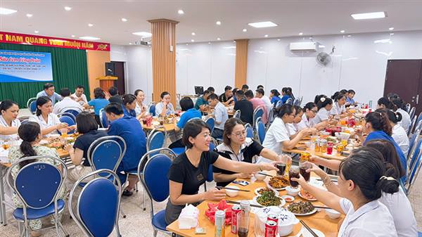 Công đoàn Bệnh viện Phục hồi chức năng Hải Phòng tổ chức “Bữa cơm Công đoàn” năm 2025