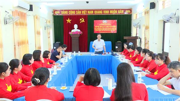 Chi bộ Trường Tiểu học Kim Đồng sinh hoạt chuyên đề về: “Một số giải pháp của Cấp ủy chi bộ trong công tác lãnh đạo, chỉ đạo và thực hiện nhằm nâng cao chất lượng tuyển sinh phù hợp với thực hiện chính quyền địa phương 2 cấp”

