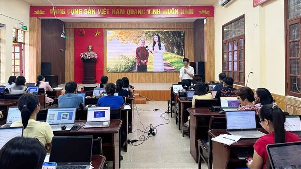 Trường THCS Lương Khánh Thiện tập huấn với chủ đề “AI và tư duy công nghệ trong giáo dục”