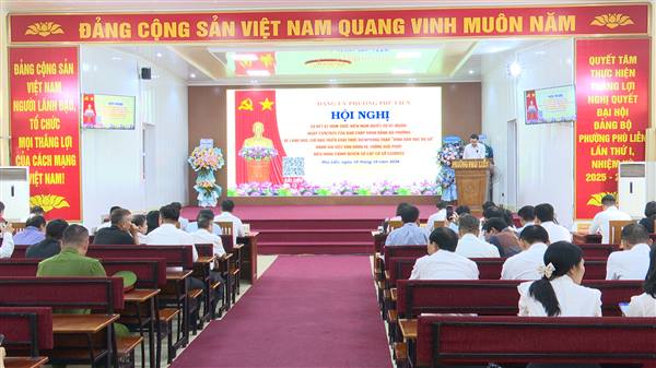 Sơ kết Nghị quyết số 02-NQ/ĐU ngày 23/9/2025 của Ban Chấp hành Đảng bộ phường về lãnh đạo, chỉ đạo triển khai thực hiện phong trào “Bình dân học vụ số”; đánh giá việc vận hành Hệ thống giải pháp điều hành chính quyền số cấp cơ sở (eGov – DSS)