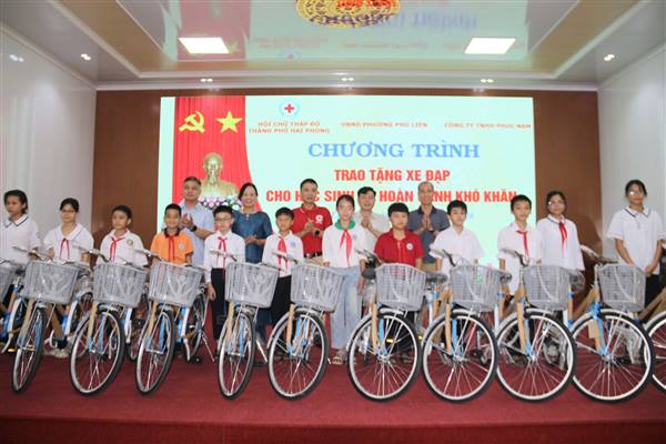 50 học sinh hoàn cảnh khó khăn phường Phù Liễn được trao tặng xe đạp