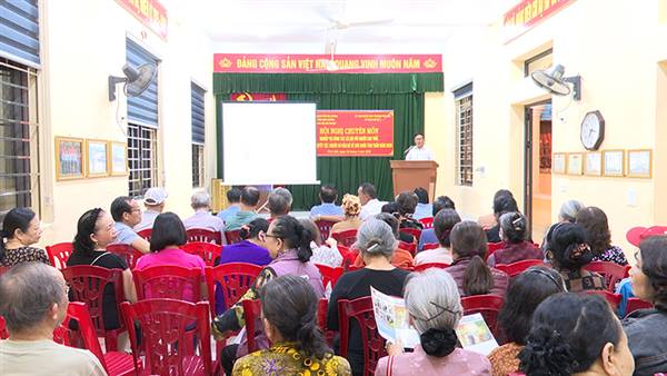 Gần 100 người yếu thế, cán bộ tổ dân phố số 3 tham dự hội nghị chuyên môn về nghiệp vụ công tác xã hội đối với người cao tuổi, người khuyết tật và người có vấn đề về sức khỏe tâm thần