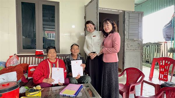 Trung tâm Phục vụ hành chính công và Văn phòng HĐND – UBND phường phường thực hiện thủ tục đăng ký kết hôn lưu động tại nhà cho công dân yếu thế

