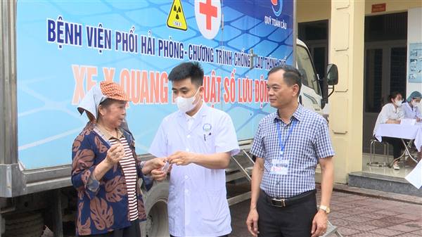 Trạm Y tế phường phối hợp với Bệnh viện Phổi Hải Phòng tổ chức khám sàng lọc lao và chụp X-quang phổi miễn phí cho người dân trên địa bàn phường