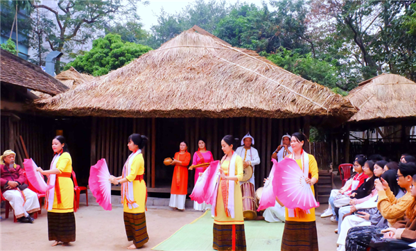 Chào mừng Ngày Văn hóa các dân tộc Việt Nam (19/4): Chuyển hóa "nguồn vốn" đặc biệt của các dân tộc