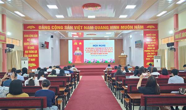Tập huấn quản lý và sử dụng các thiết bị lưu trữ an toàn thông tin; hướng dẫn quy trình tạo lập và lưu trữ hồ sơ công việc trên hệ thống thông tin điều hành tác nghiệp của đảng