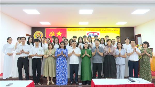 22 học sinh ưu tú trường THPT Kiến An được kết nạp Đảng