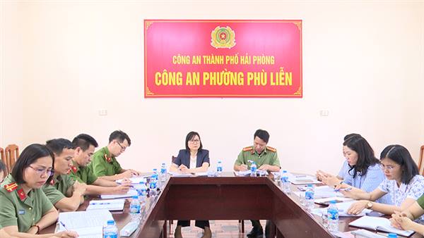 Đồng chí Phó Trưởng Ban Nội chính Thành ủy Phạm Tuyên Dương dự sinh hoạt chi bộ tổ An ninh - Công an phường