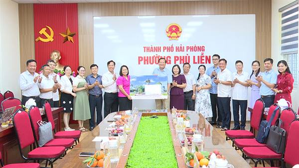 Đoàn công tác 4 phường: Gò Công, Sơn Qui, Long Thuận, Bình Xuân (tỉnh Đồng Tháp) thăm và làm việc với phường Phù Liễn về việc thực hiện chính quyền địa phương 2 cấp