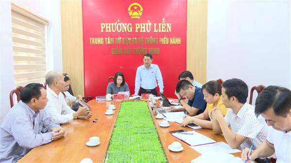 Đồng chí Trưởng Ban Đô thị HĐND thành phố Phạm Văn Khanh và đồng chí Bí thư Đảng ủy, Chủ tịch HĐND phường Bùi Thị Tuyết Mai tiếp, giải quyết đơn của công dân