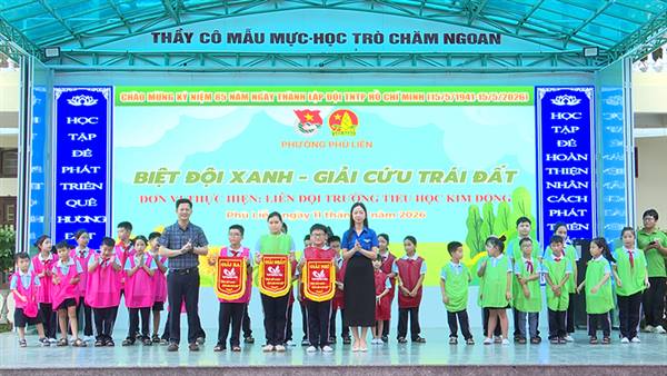 Sôi nổi chương trình “Biệt đội xanh – Giải cứu Trái đất” Thường vụ Đoàn – Hội đồng Đội phường tổ chức tại Trường Tiểu học Kim Đồng