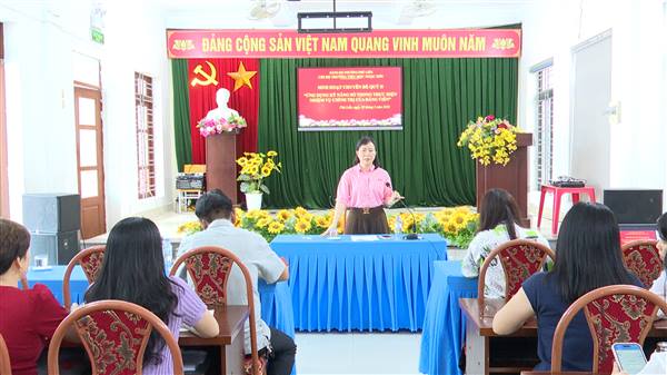 Chi bộ trường Tiểu học Ngọc Sơn tổ chức sinh hoạt chuyên đề “Ứng dụng kỹ năng số trong thực hiện nhiệm vụ chính trị của đảng viên”