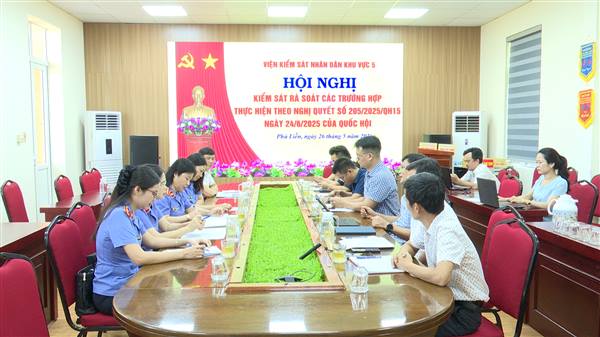 Viện Kiểm sát nhân dân khu vực 5 làm việc với UBND phường về việc kiểm sát, rà soát các trường hợp thực hiện theo Nghị quyết số 205 ngày 24/6/2025 của Quốc hội về bảo vệ quyền và lợi ích hợp pháp của các nhóm đối tượng dễ bị tổn thương trong xã hội