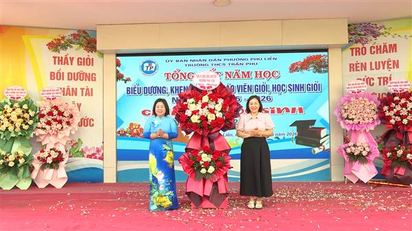 Trường THCS Trần Phú biểu dương, khen thưởng giáo viên và học sinh có thành tích xuất sắc năm học 2025 – 2026, bế giảng và chia tay học sinh khối 9 niên khóa 2022 – 2026