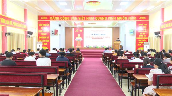 Khai giảng lớp bồi dưỡng lý luận chính trị dành cho đảng viên mới khóa 2