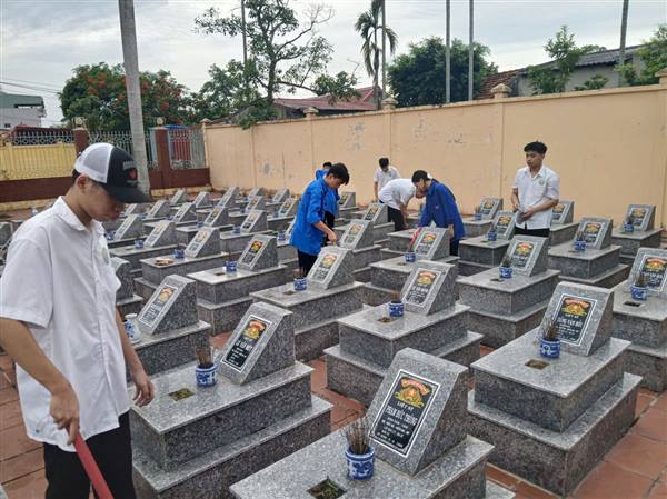 Tổng dọn vệ sinh Nghĩa trang liệt sĩ Văn Đẩu chuẩn bị lấy mẫu hài cốt liệt sĩ chưa xác định thông tin