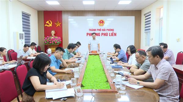 UBND phường họp nghe công tác chuẩn bị cưỡng chế thu hồi đất đối với 6 hộ dân đang sử dụng đất nông nghiệp thuộc diện thu hồi thực hiện dự án đầu tư xây dựng đường nối Quốc lộ 5 – Quốc lộ 10 chưa đồng thuận với phương án bồi thường, hỗ trợ