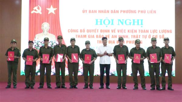 Phường Phù Liễn công bố quyết định kiện toàn lực lượng tham gia bảo vệ an ninh, trật tự ở cơ sở