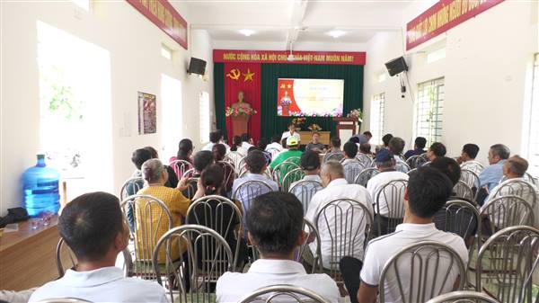 Đồng chí Phó Bí thư Đảng ủy, Chủ tịch UBND phường Phạm Văn Diện dự sinh hoạt chi bộ tháng 7 tại chi bộ tổ dân phố Đẩu Sơn