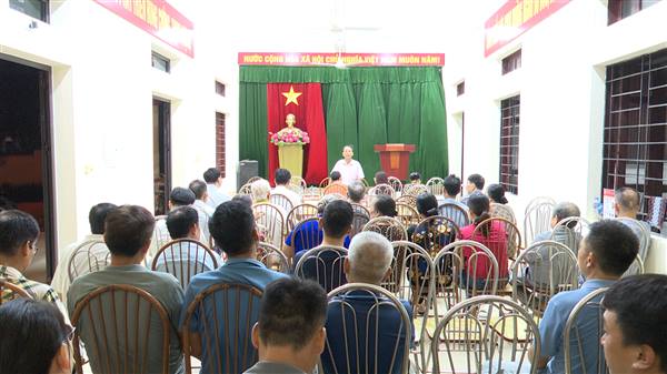 Đồng chí Phó Bí thư Đảng ủy, Chủ tịch UBND phường Phạm Văn Diện dự sinh hoạt chi bộ tháng 7 tại chi bộ tổ dân phố Đẩu Vũ