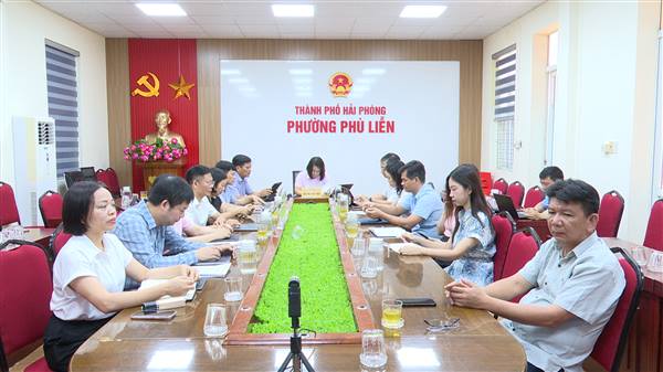 Phường Phù Liễn tham dự hội nghị Thành ủy Hải Phòng kiểm điểm tình hình thực hiện nhiệm vụ 6 tháng đầu năm và thảo luận ban hành dự thảo Nghị quyết chuyên đề của Ban Chấp hành Đảng bộ thành phố về tăng cường lãnh đạo, chỉ đạo nhiệm vụ thực hiện mục tiêu tăng trưởng GRDP 06 tháng cuối năm và giai đoạn 2026 – 2030 đạt từ 13% năm trở lên